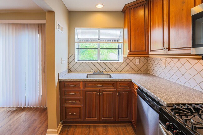 Building Photo - 1113 N Marlyn Ave