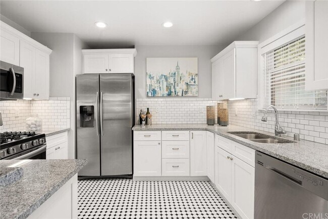 Building Photo - CHARMING HOME IN THE AVENUES