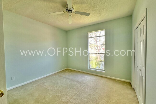Building Photo - 4534 Parkwood Ln E