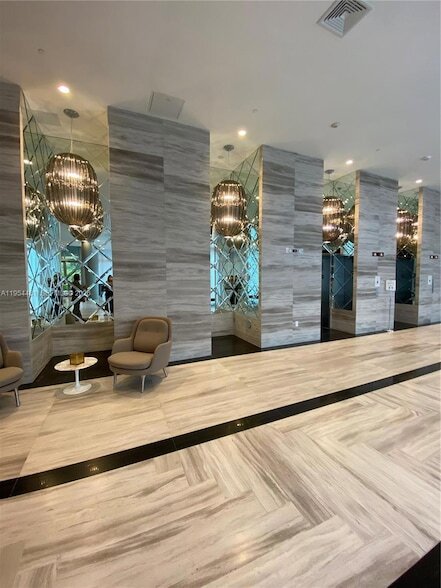 Building Photo - 2000 Metropica Wy