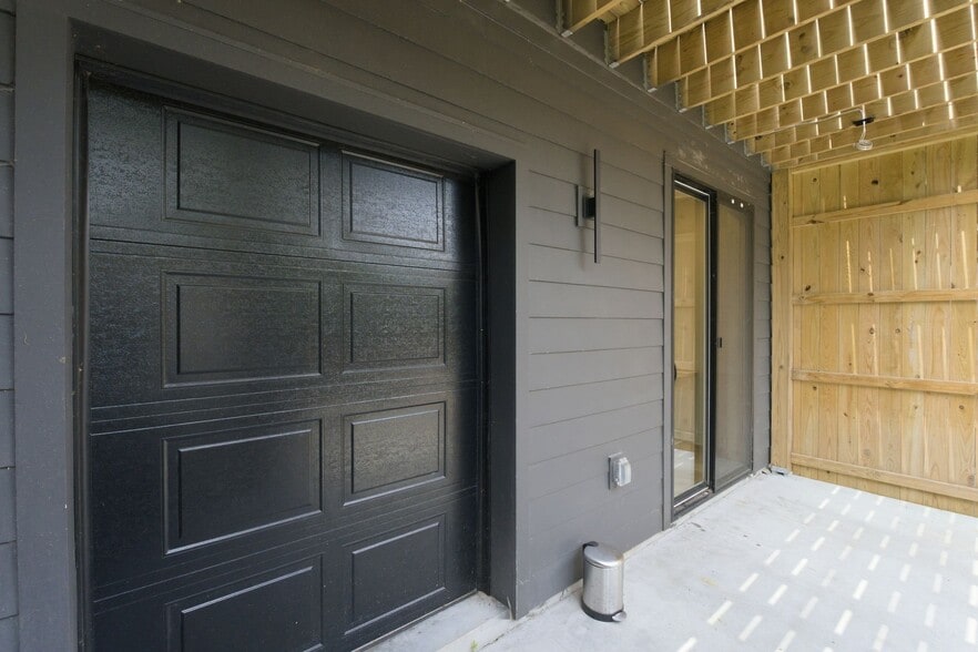 Building Photo - 2712 Sharondale Ct
