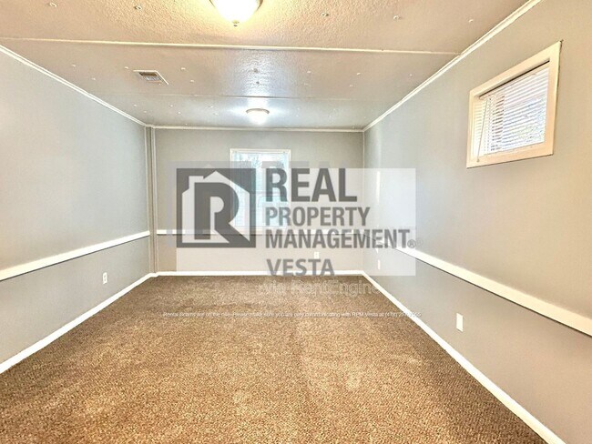 Building Photo - 2403 Groveland Cir N