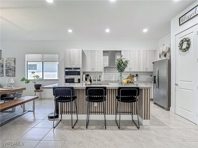 Building Photo - 5285 Marano Dr