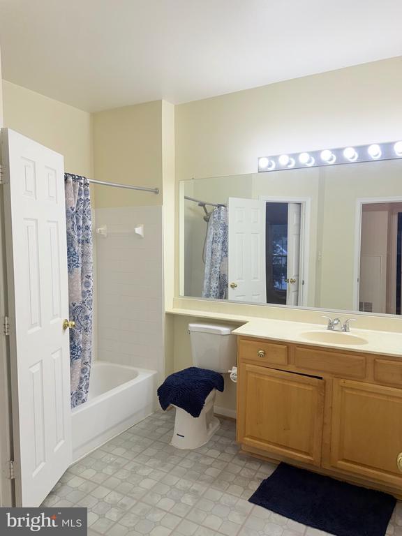 Building Photo - 4137 Fountainside Ln