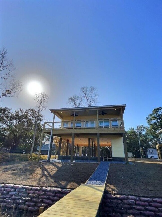 Fully furnished 2bedroom house on the bayou 8712 W Simmons Bayou Dr