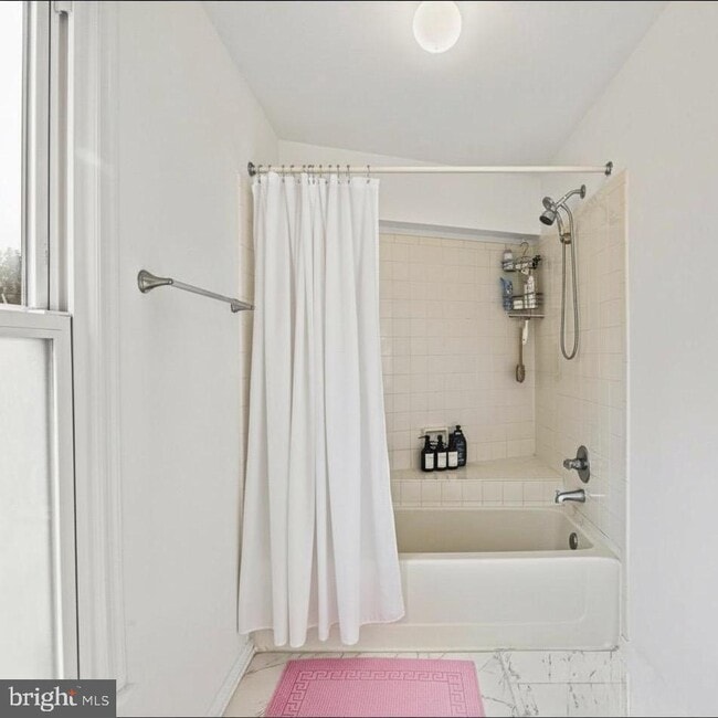 Building Photo - 1704 Quietree Dr