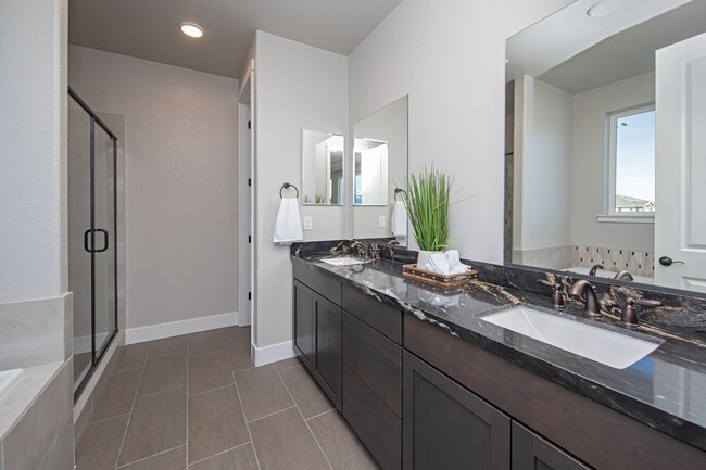 Building Photo - 3 Bedroom | 3 Baths | plus large loft | 20...