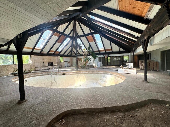 Building Photo - 1301 Cypress St