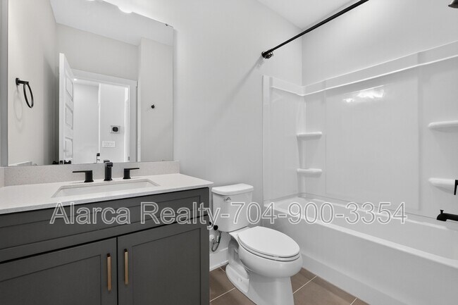 Building Photo - 5018 Tiny Ln
