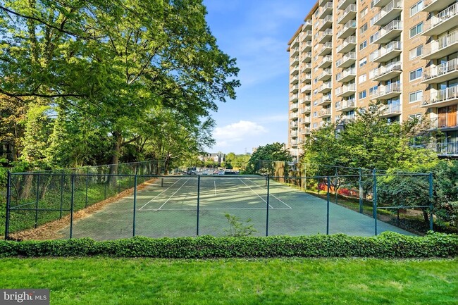 Building Photo - 2059 Huntington Ave