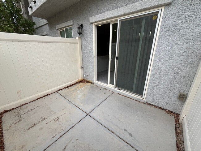 Building Photo - Beautiful Gated 3-Bed, 2.5-Bath Townhome in North Las Vegas!