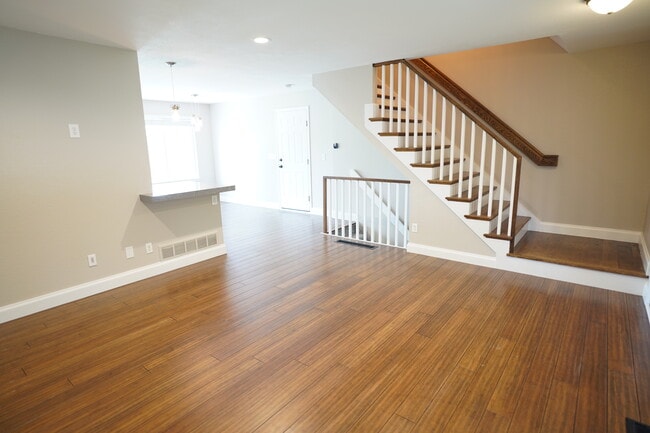 Building Photo - 381 Tynan Dr