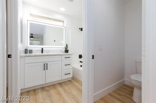 Building Photo - 971 Grand Cerritos Ave