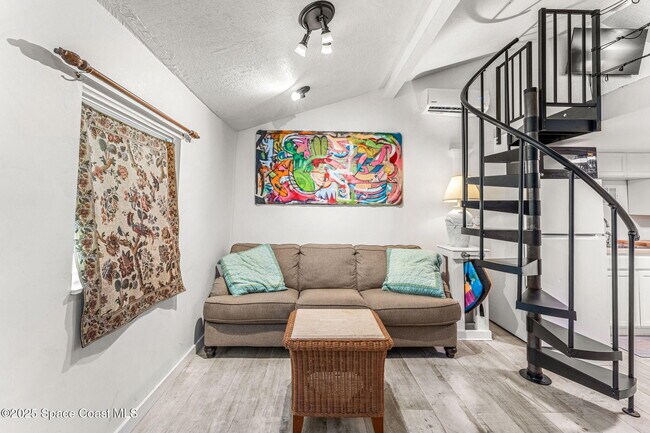 Building Photo - 1557 Hillcrest Dr