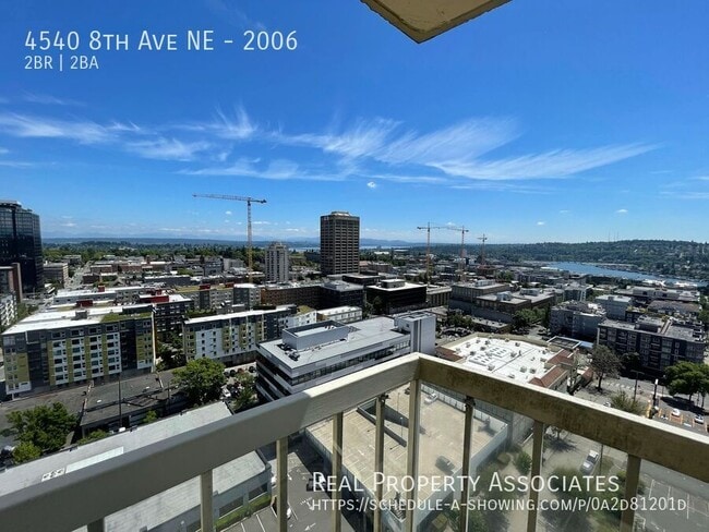 Building Photo - 4540 8th Ave NE