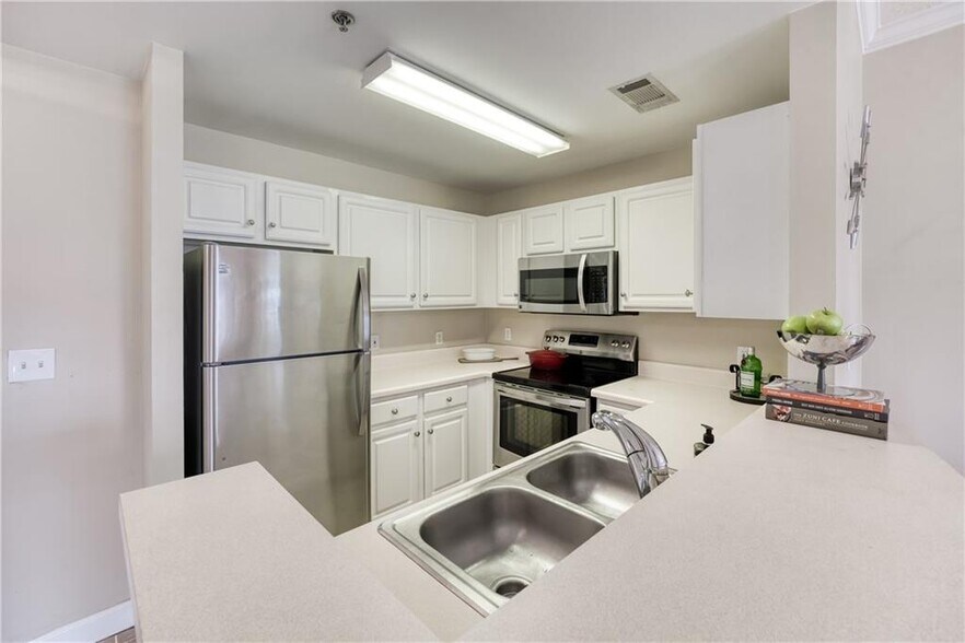 Building Photo - 1101 Juniper St NE