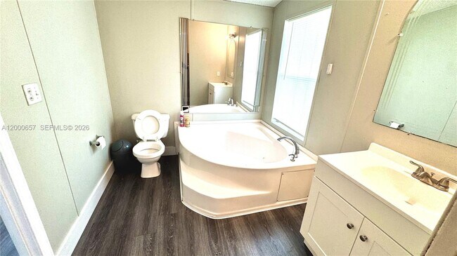 Building Photo - 220 NE 12th Ave