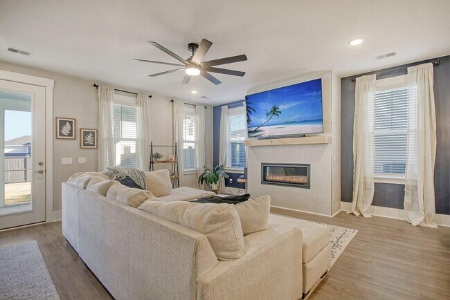 Building Photo - Refined Living in Midtown Nexton