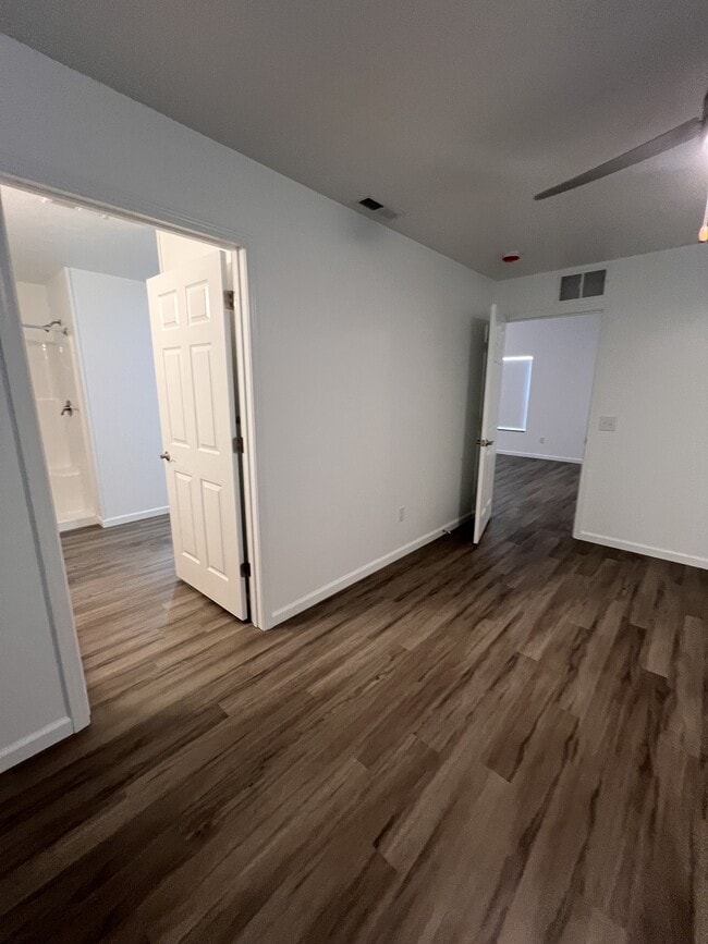 Building Photo - 209 Millersburg St