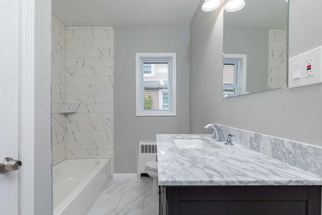 Building Photo - 35 Clark St