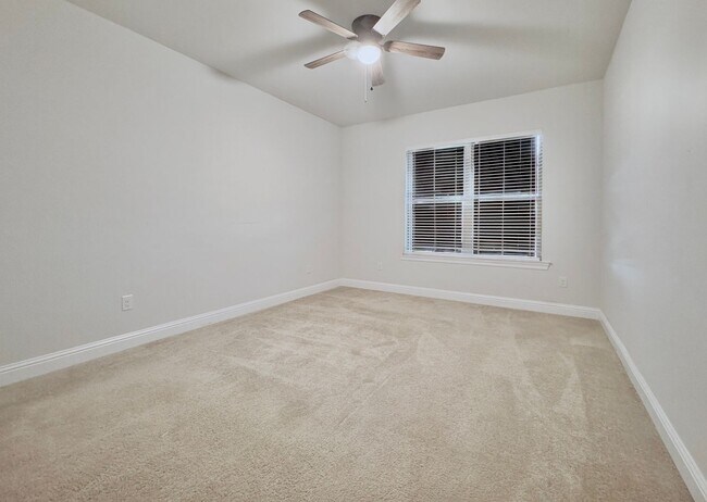 Building Photo - Modern 3BR/2.5BA Home Near LSU - Double Ga...