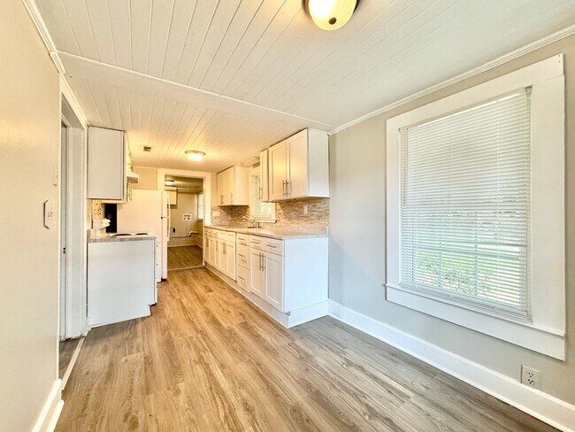 Building Photo - Renovated 2 Bedroom with Optional Third