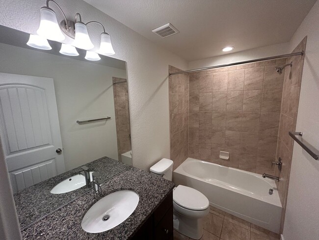 Building Photo - Immaculate 4 Bed 4 Bath Home in School Dis...