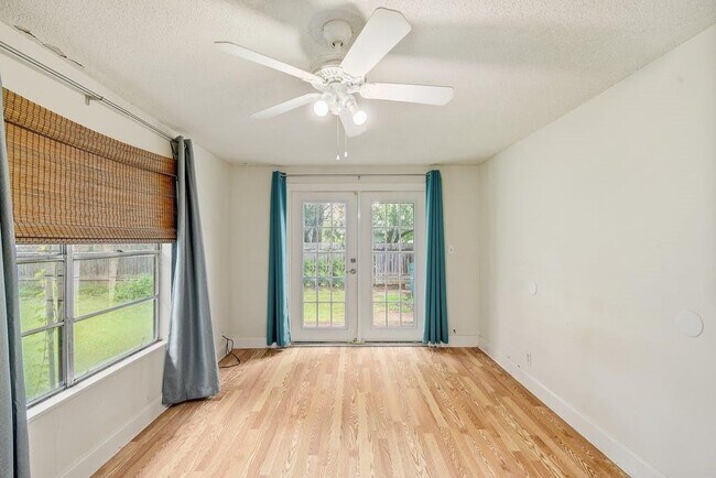 Building Photo - 505 Lbj Dr