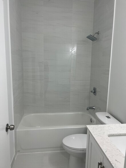 Building Photo - 4934 White Mangrove Way E