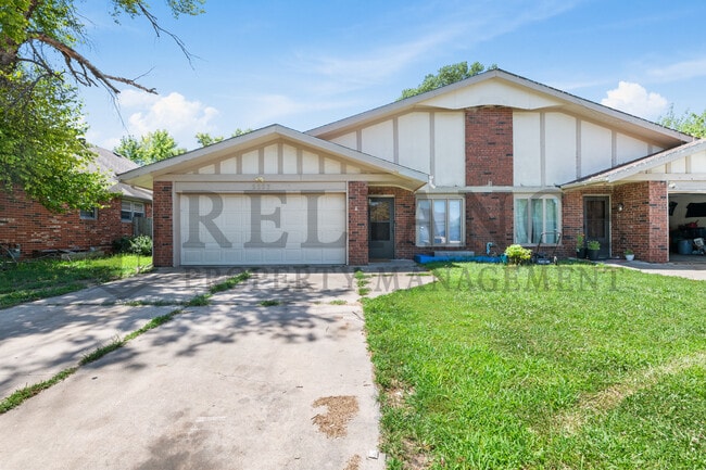 Primary Photo - 2203 S Lori Ln