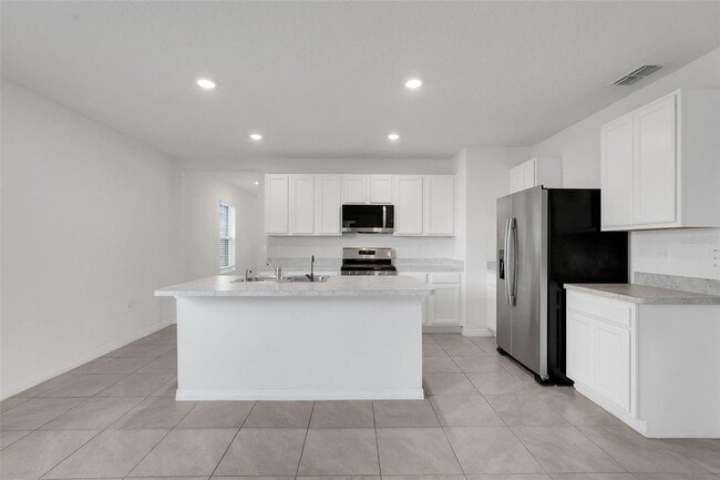 Building Photo - 3881 Brant Pl