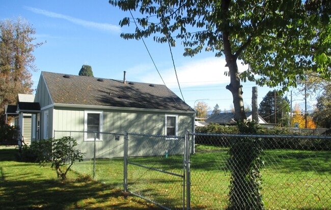 Building Photo - Cute 2 Bed 1 Bath Cottage like Home in Buckley
