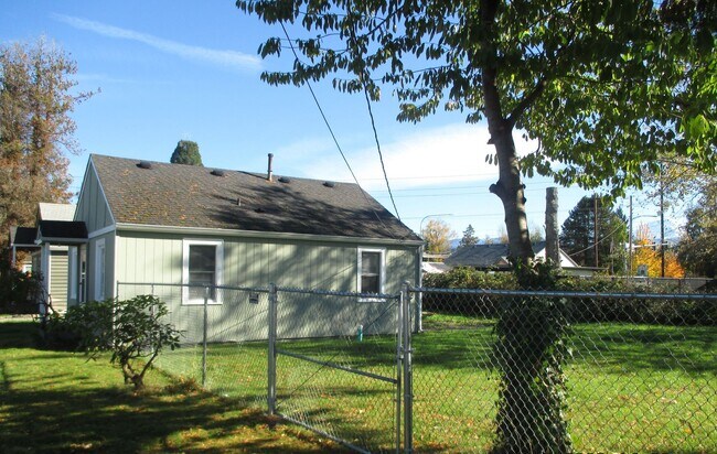Building Photo - **PENDING APP**$200 Move In Special**Cute 2 Bed 1 Bath Cottage like Home in Buckley