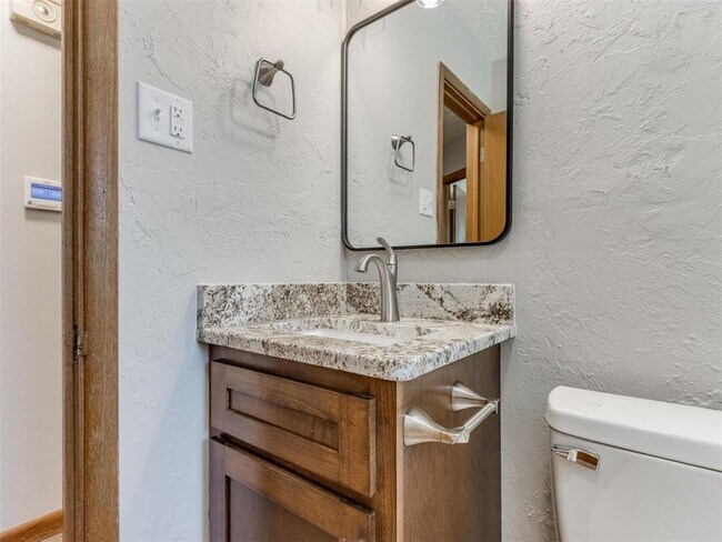 Building Photo - 306 S Mercedes Dr