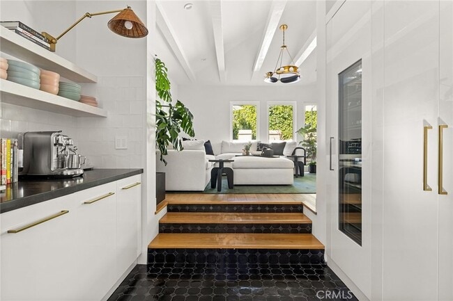 Building Photo - 5115 Los Feliz Blvd