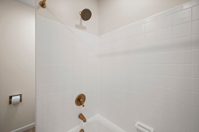 Building Photo - 875 Brandon Cir