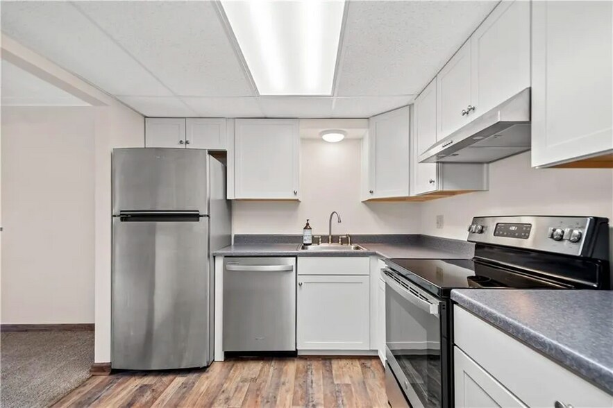 Building Photo - 603 Calais Dr