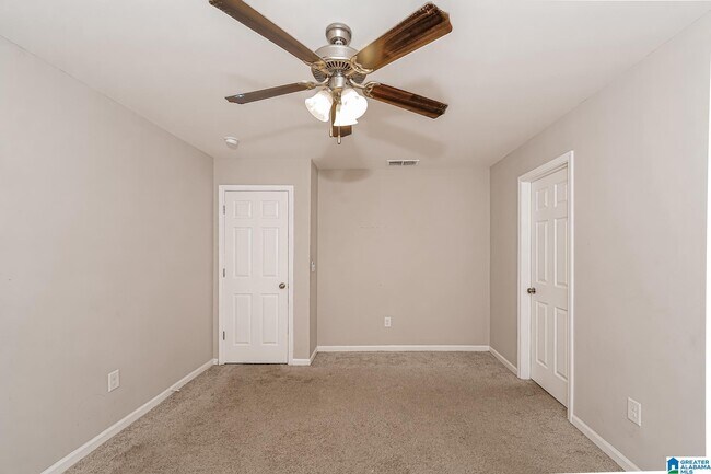 Building Photo - 11 Cottage Ln