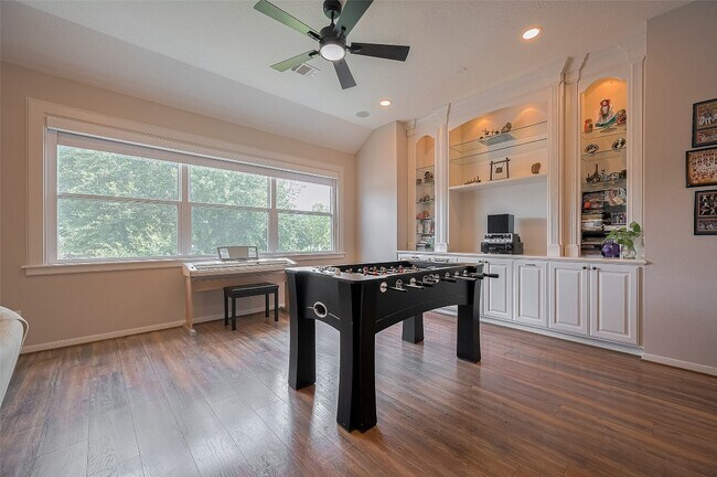 Building Photo - 11826 Legend Manor Dr