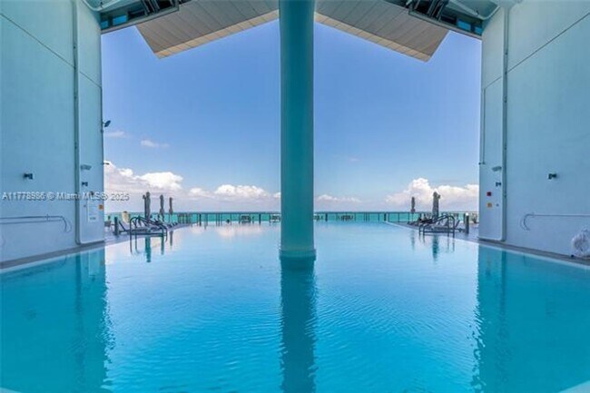 Building Photo - 17121 Collins Ave