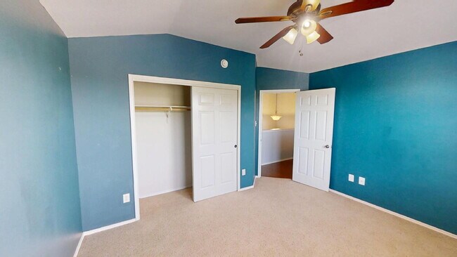 Building Photo - "Spacious 5-Bedroom Oasis with Pool on Gri...