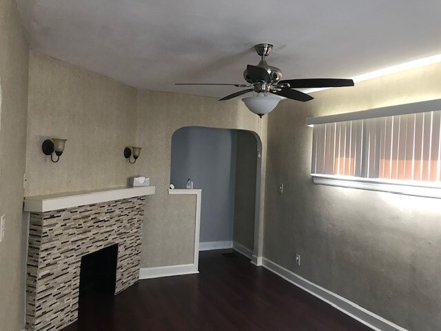 Living Room Space - 984 Rondel Rd