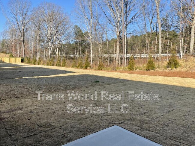 Building Photo - 5899 Wheeler Ridge Rd
