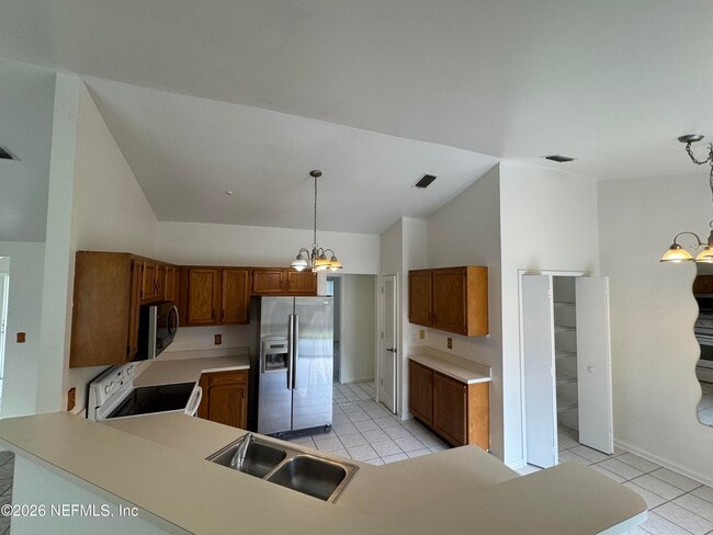 Building Photo - 3915 Station Ct S