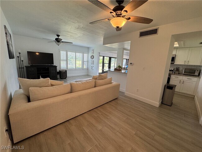 Building Photo - 5665 Trailwinds Dr