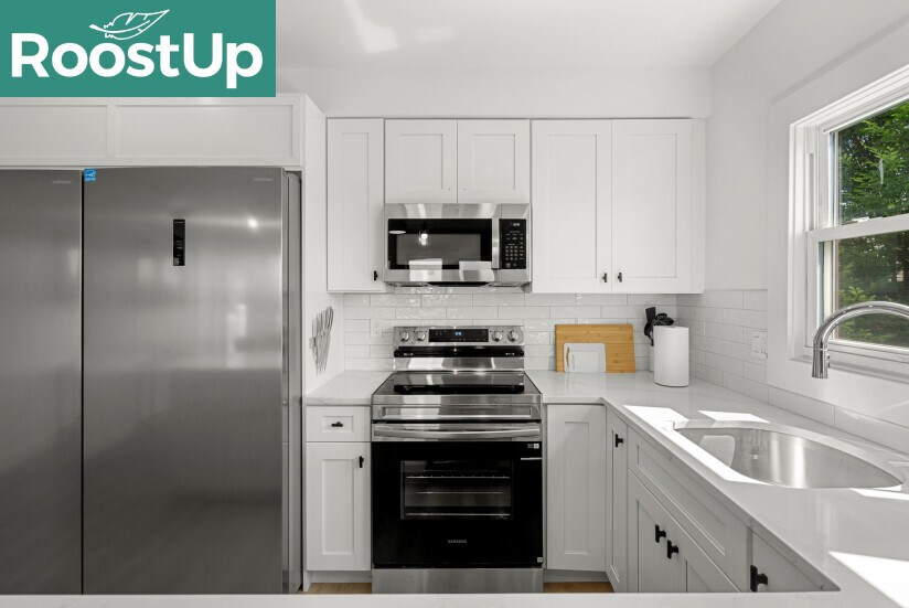 Building Photo - RoostUp Furnished Private Bedroom with Pri...