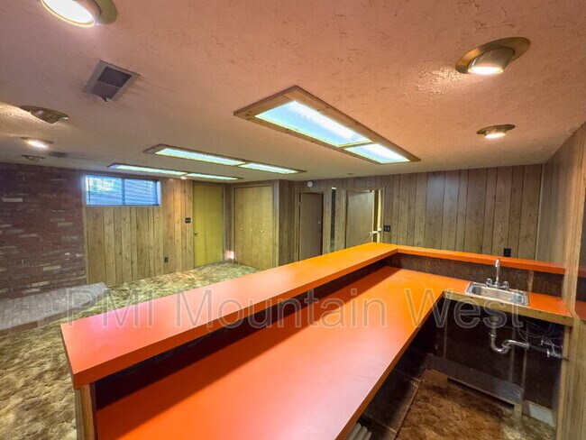 Building Photo - 2141 S 1700 E