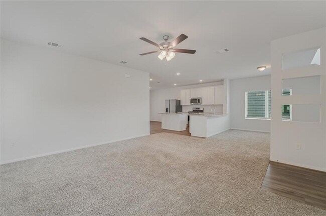 Building Photo - 133 Everglades Dr