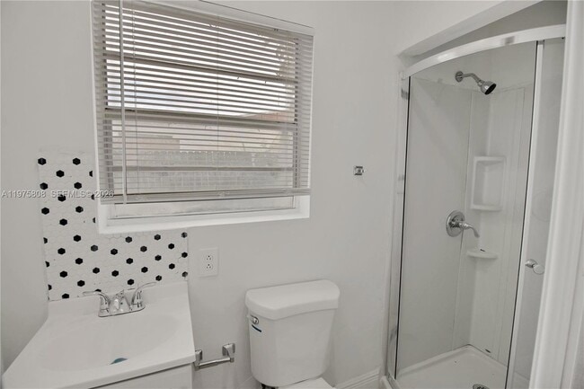 Building Photo - 1160 W 26th Ct