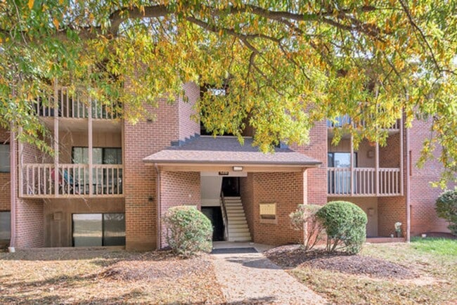 Building Photo - 128 Turtle Creek #9